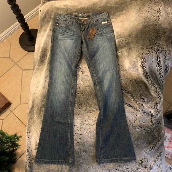 NWT H&G Women’s fitted Jeans - Super Cute! - Picture 5 of 6